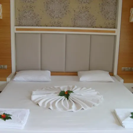 Simin Hotel 3*